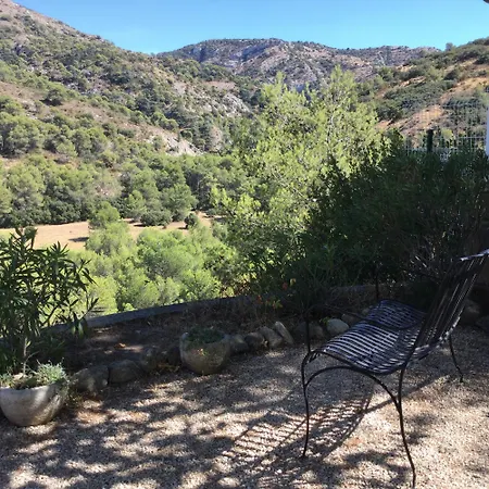 Pretty With Pool In Cavaillon, Beautiful View On The Luberon Mountains, 4 People.
