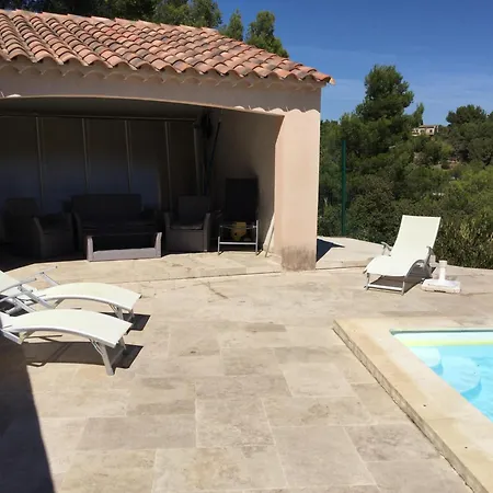 Pretty With Pool In Cavaillon, Beautiful View On The Luberon Mountains, 4 People. Nyaraló Cavaillon