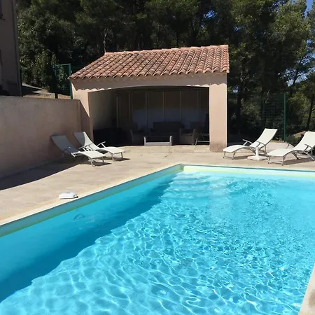 Pretty With Pool In Cavaillon, Beautiful View On The Luberon Mountains, 4 People. * Cavaillon