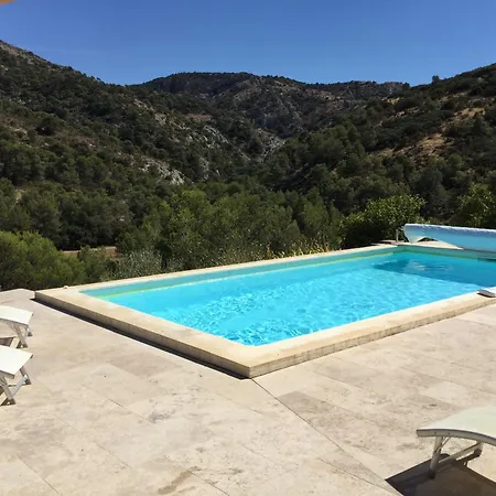 Pretty With Pool In Cavaillon, Beautiful View On The Luberon Mountains, 4 People.