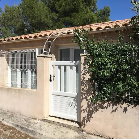 Nyaraló Pretty With Pool In Cavaillon, Beautiful View On The Luberon Mountains, 4 People.